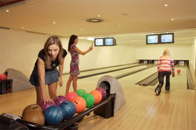 Bowling in Boby Center